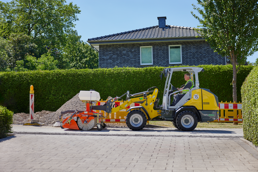 Wacker Neuson wheel loader WL28e with overhead guard in application